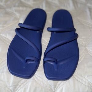 Croc slides size 8